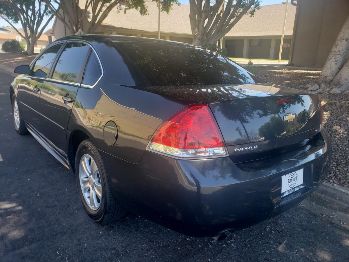 2014 /gray Chevrolet Impala ls fleet (2G1WA5E31E1) with an 3.6L V6 DOHC 24V engine, 6-Speed Automatic transmission, located at 323 E Dunlap Ave., Phoenix, AZ, 85020, (602) 331-9000, 33.567677, -112.069000 - 2014 Chevrolet Impala Limited LS,..... Ice cold A/C, No accidents, Power everything, Stereo/cd player, Phone sync, Bluetooth, Clean Gray interior with Gray cloth seats in near perfect condition, power windows, power door locks, clean Arizona title, Runs and Drives Excellent. Very clean inside and ou - Photo#5